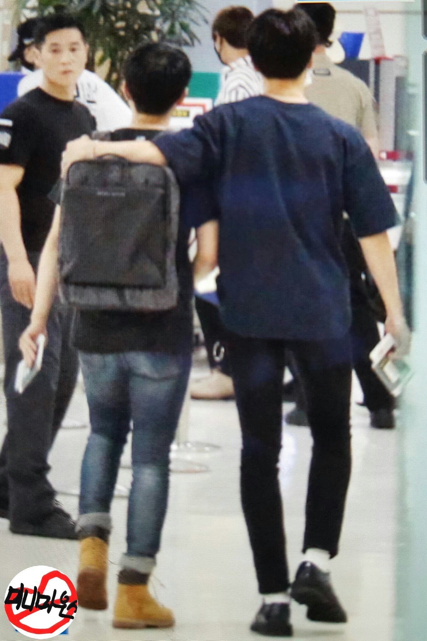 지민이 옆에 어린 정국이인줄ㅋㅋㅋㅋㅋㅋㅋㅋㅋㅋㅋㅋ | 인스티즈