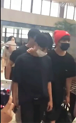 ㄱ어제 정국이가 지민이 어깨 고쳐잡고 계속 땡겨안는거 핵설레 국민 | 인스티즈