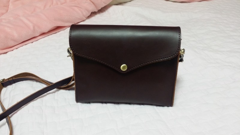 둘이 비슷한 디자인 1.5배이상 차이나는 가격인데 닥 비싼쪽이야? | 인스티즈