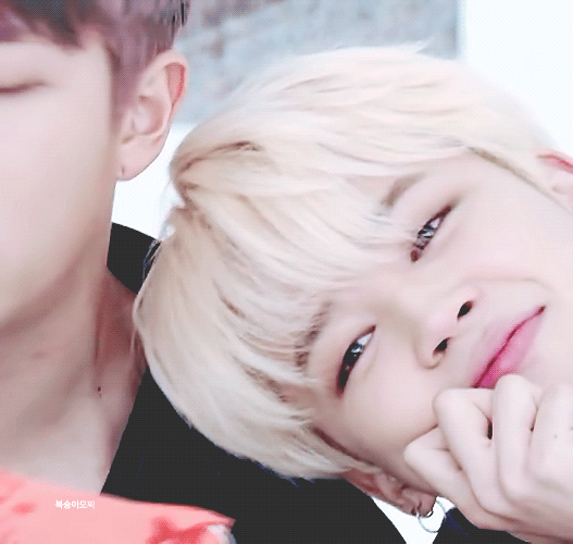 하,,,,예전 팬싸 때 나 지민이한테 손크기 재보자고 했다가 거절 당했다...^^ | 인스티즈