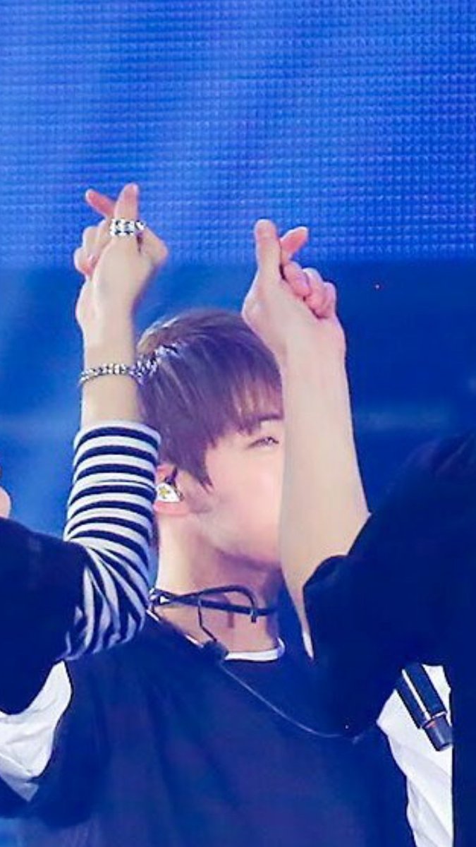 ㄱ 지민이 하이파이브 한것도 꾸기 뭔지도 모르면서 사과하세요!!!! 해서 한거잖아ㅠㅠㅠ | 인스티즈