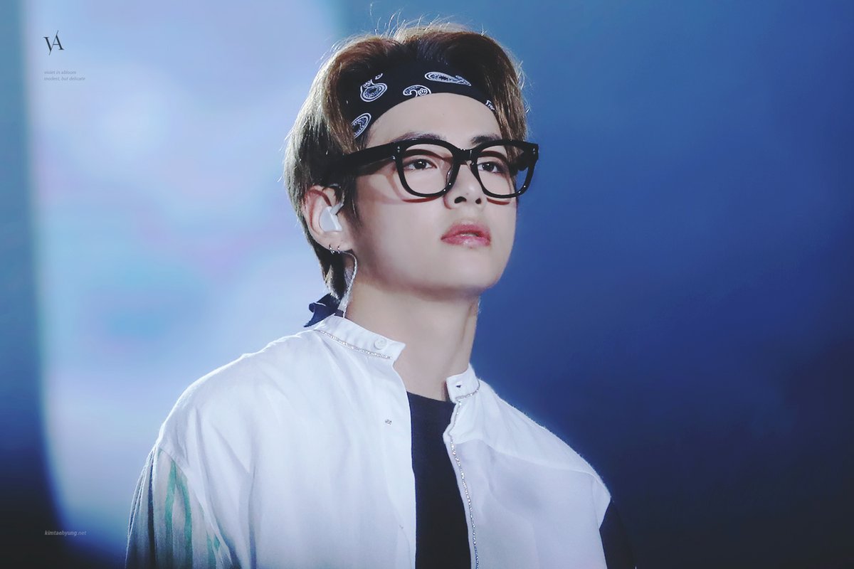 ....네? 뷔가 턱이 자랐다구요..? | 인스티즈