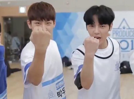 그런데 박우진 손크기 이건 진자 좀 충격이엇슴 | 인스티즈