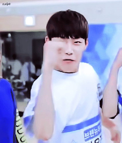 그런데 박우진 손크기 이건 진자 좀 충격이엇슴 | 인스티즈