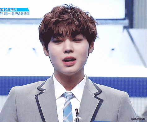 지훈이 뽀글이 머리 계속 했으면 좋겠다 머리 좀만 잘라서 | 인스티즈