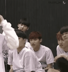 김재환 들어올리는 박우진.jpg | 인스티즈