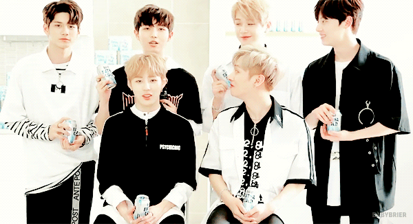 민현이랑 옹 웃음참는거 ㅋㅋㅋㅋㅋㅋㅋ | 인스티즈