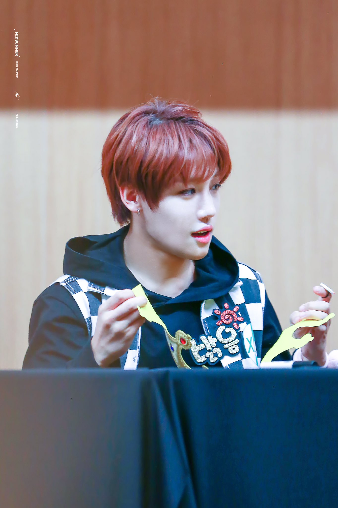 반지 자랑하는 귀여운 장준이를 보고 가줘 ? | 인스티즈