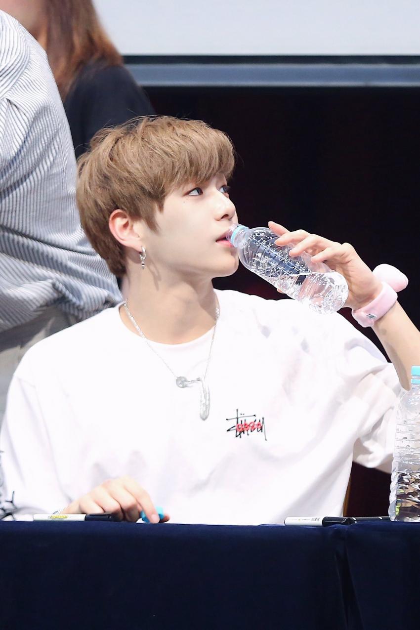 강 다 니 엘 고 화 질 사 진 구 합 니 다 . . | 인스티즈