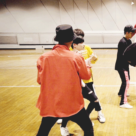 내본진 춤 잘춘다 말고 어떻게 하는거야 생각하는 짤 | 인스티즈