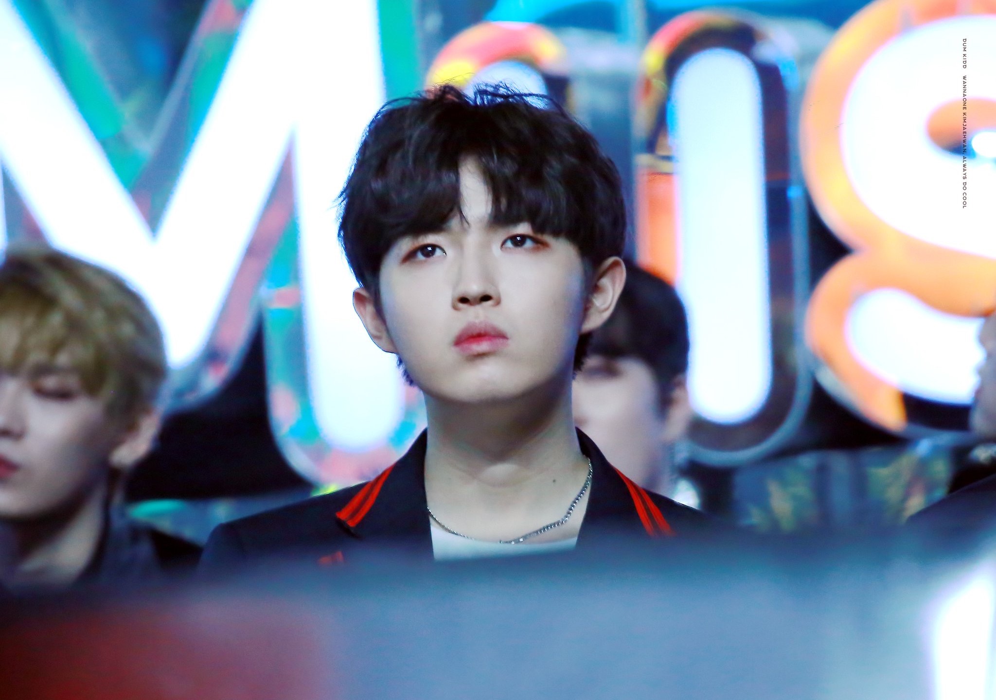 재환이가 이렇게 진지하게 보는 무대는 누구 무대일까용 | 인스티즈