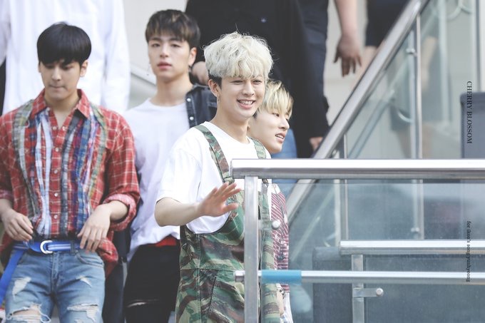 우리 윤형이 25일날 컴백하는 아이콘 맴버니까 예쁘게 봐줘 | 인스티즈