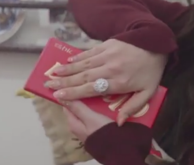 케이 손 작은거 티날때마다 너무 좋아? | 인스티즈